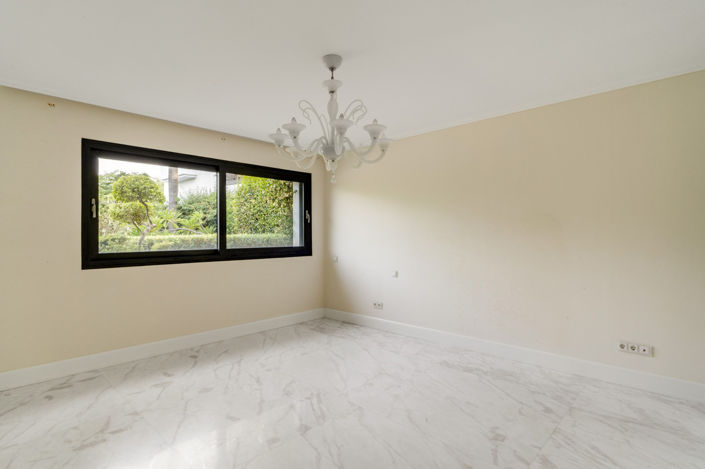 Image No.18-6 Bed Villa for sale