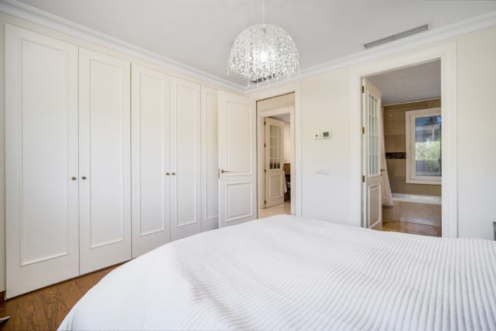 Image No.9-5 Bed Villa for sale