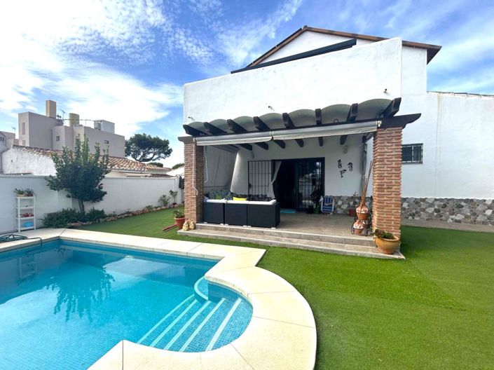 Image No.1-4 Bed Villa for sale
