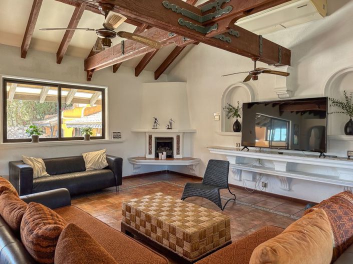 Image No.1-6 Bed Villa for sale