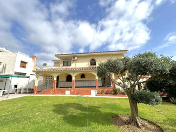 5 Bed Villa for sale