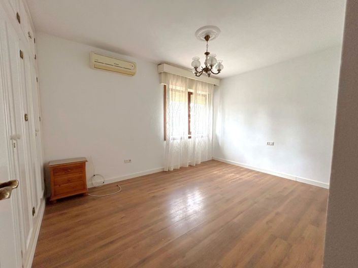 Image No.11-5 Bed Villa for sale