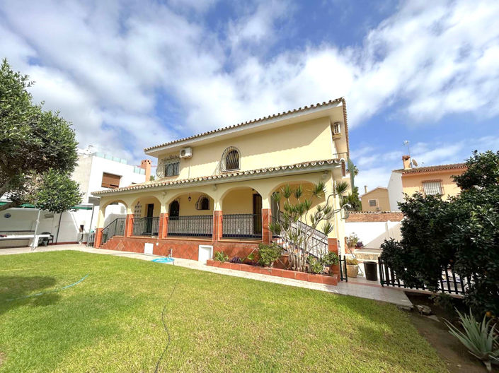 Image No.8-5 Bed Villa for sale