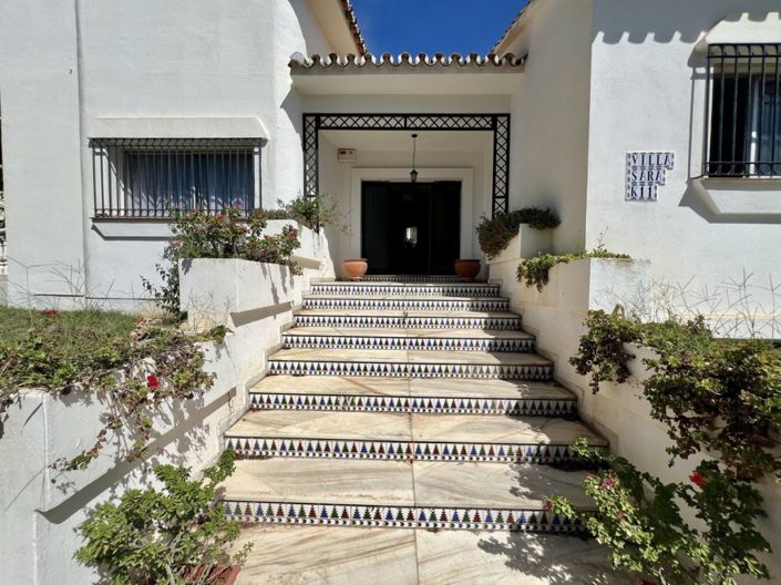 Image No.1-5 Bed Villa for sale