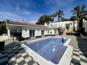 5 Bed Villa for sale