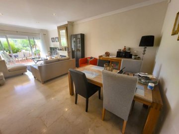 Living and Dining (4)
