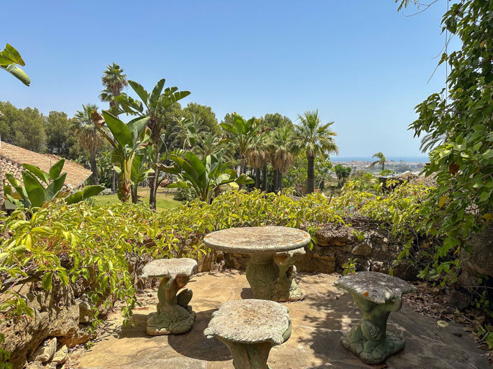 Image No.11-9 Bed Villa for sale