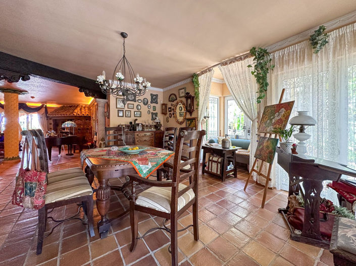 Image No.6-9 Bed Villa for sale