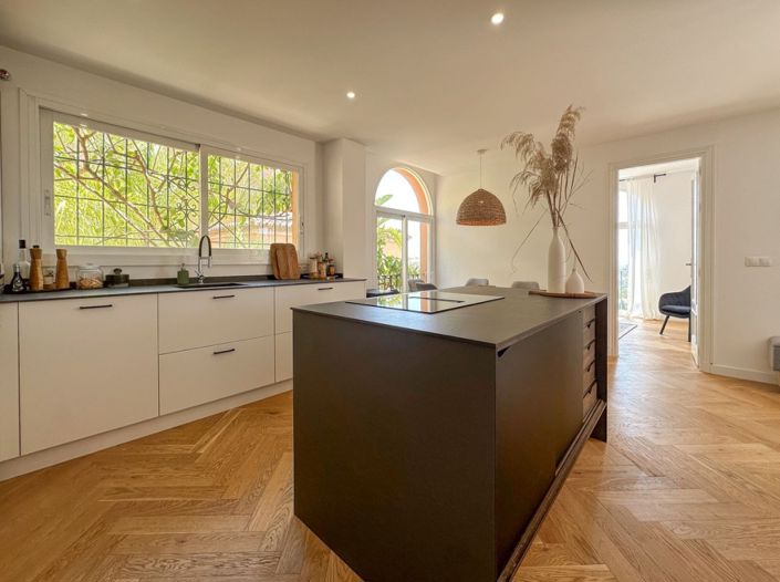 Image No.11-3 Bed Property for sale