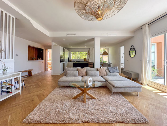 Image No.15-3 Bed Property for sale