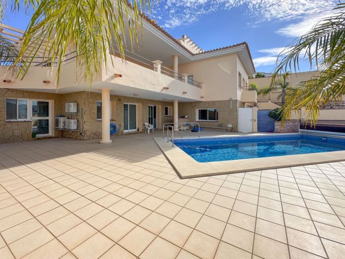 Image No.1-4 Bed Villa for sale