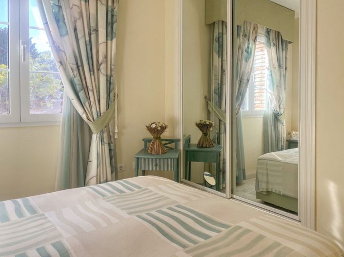 Image No.12-3 Bed Property for sale