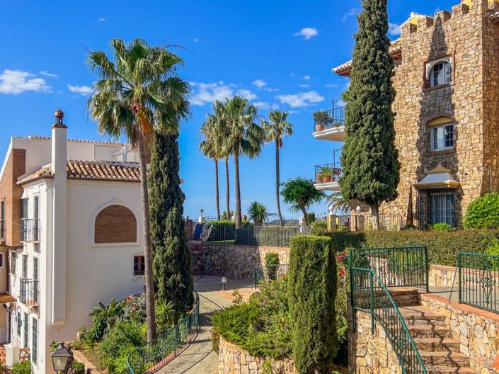 Image No.14-3 Bed Property for sale