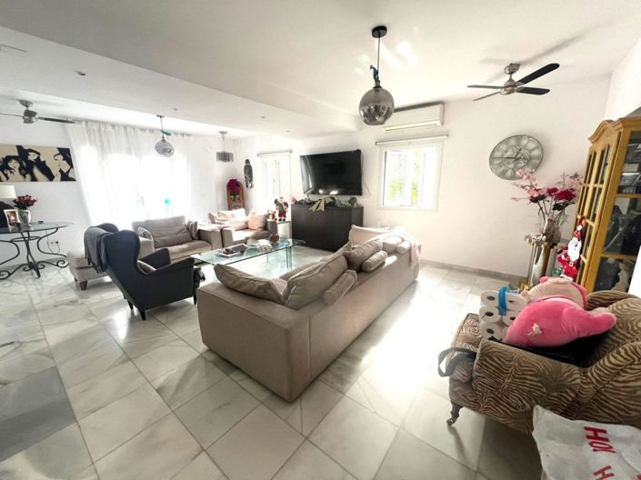 Image No.3-4 Bed Villa for sale