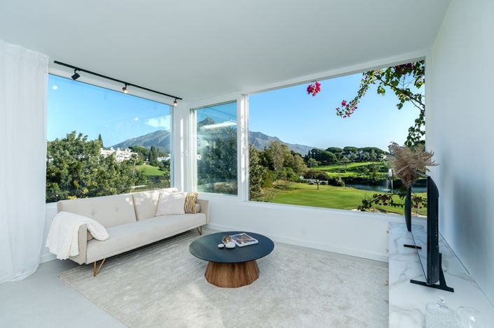 Image No.17-3 Bed Property for sale