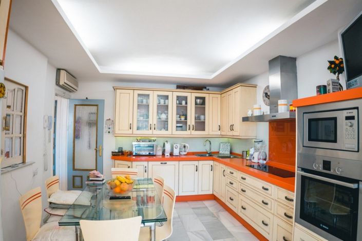 Image No.17-4 Bed Property for sale