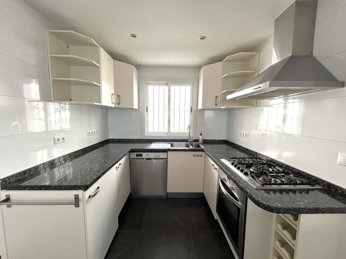 Image No.9-5 Bed Villa for sale