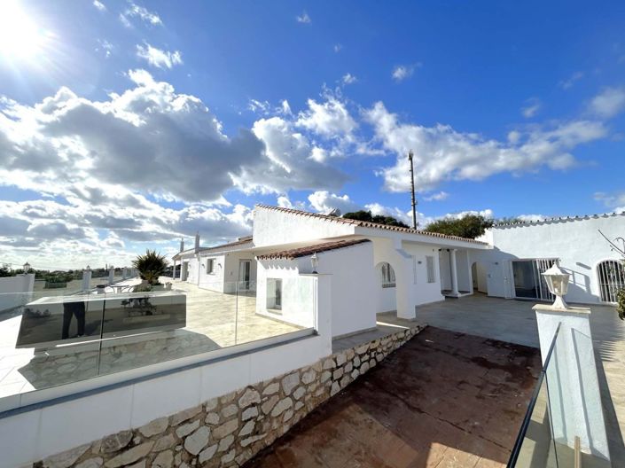Image No.1-7 Bed Villa for sale
