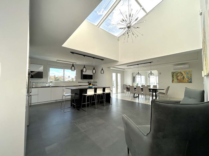 Image No.11-7 Bed Villa for sale