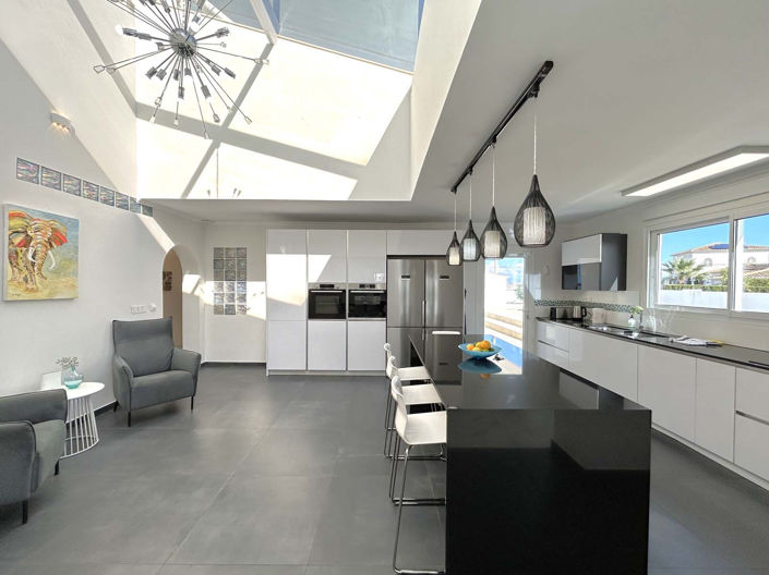 Image No.20-7 Bed Villa for sale