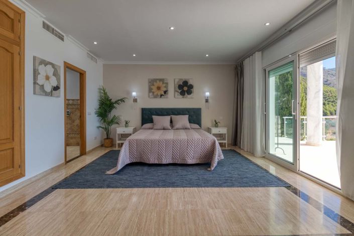 Image No.9-7 Bed Villa for sale