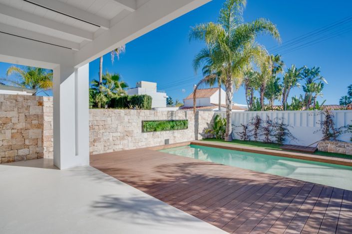 Image No.1-4 Bed Villa for sale