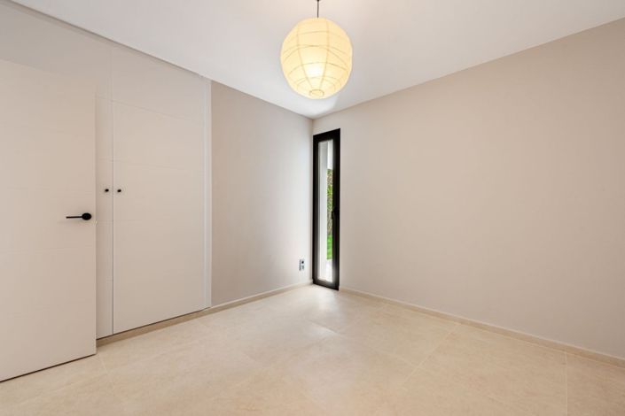 Image No.19-4 Bed Villa for sale