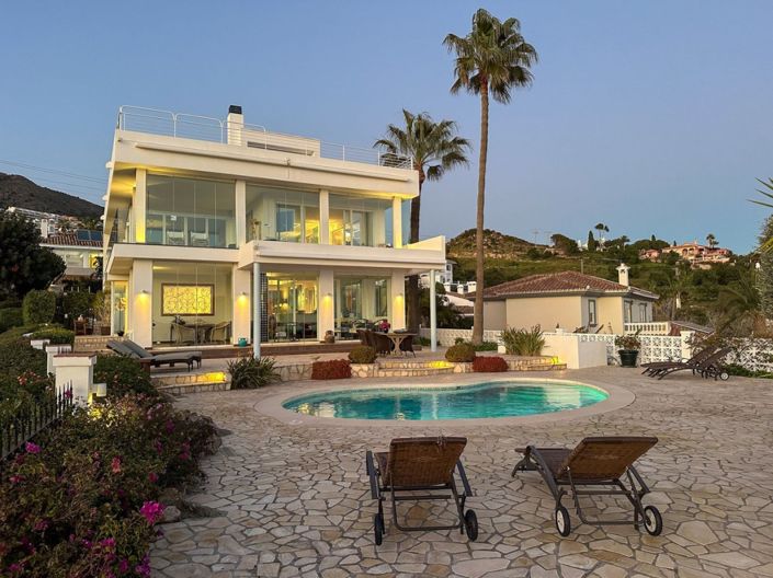 Image No.1-4 Bed Villa for sale