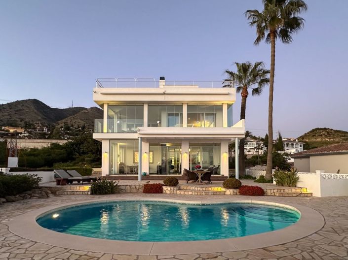 Image No.1-4 Bed Villa for sale