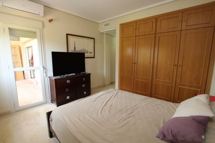 Image No.12-4 Bed Property for sale