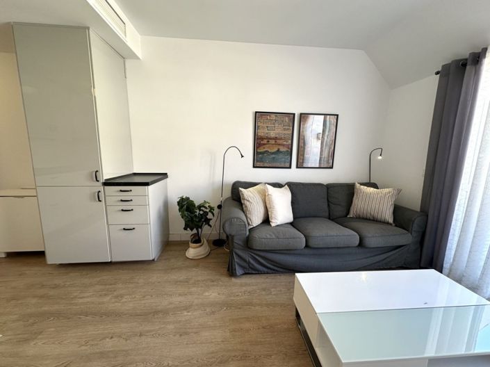 Image No.20-2 Bed Property for sale