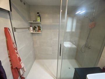 bathroom in main bedroom.2