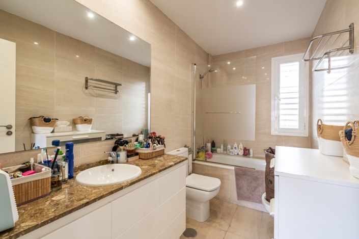 Image No.15-4 Bed Chalet for sale