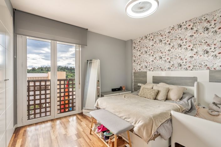 Image No.8-4 Bed Chalet for sale