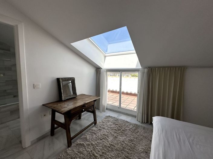 Image No.9-2 Bed Property for sale