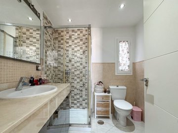 bathroom 4