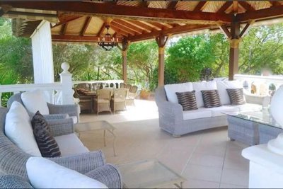 sitting area terrace