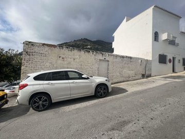 outside 8