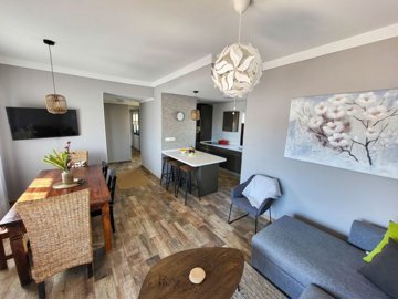 Open plan living area (2)