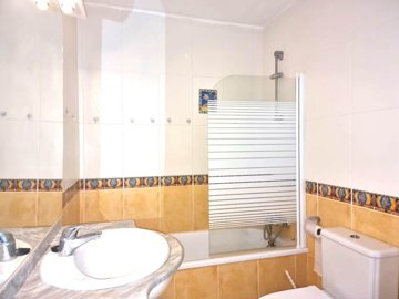 ensuite-bathroom