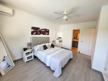 Main bedroom (3)