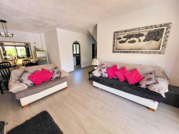 Living-dining area (2)
