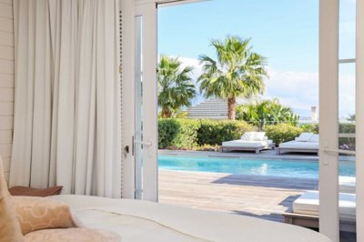 Access to pool from bedroom
