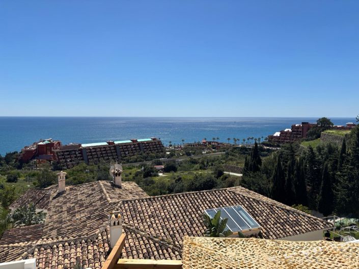 Image No.1-6 Bed Villa for sale