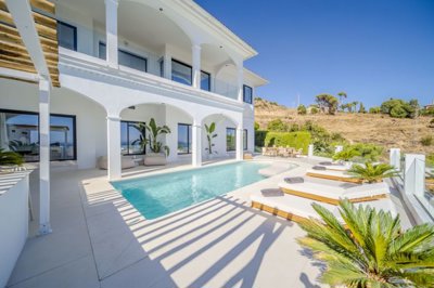 Outdoor - pool & facade
