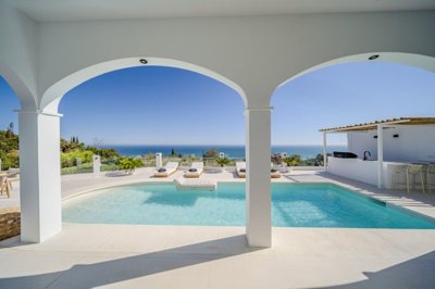 Outdoor - pool & sea view