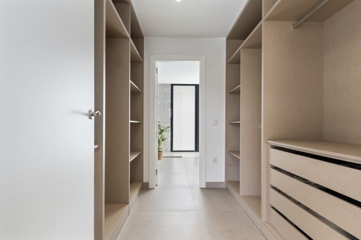 Image No.17-6 Bed Villa for sale