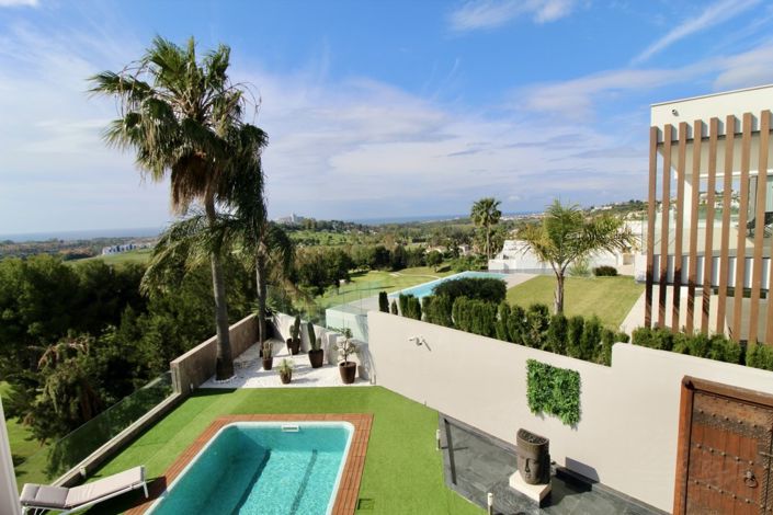 Image No.1-4 Bed Villa for sale