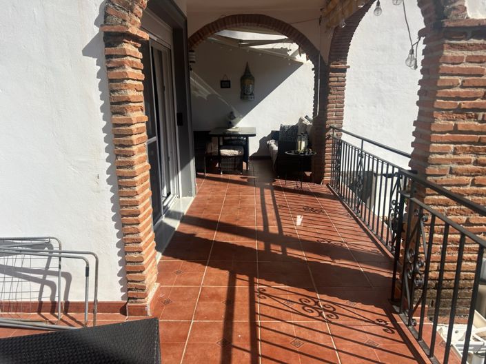 Image No.1-4 Bed Townhouse for sale