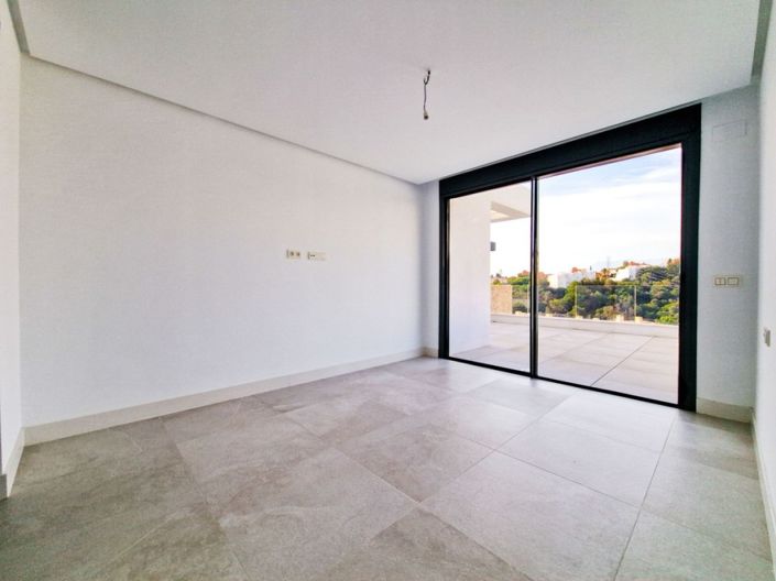 Image No.15-2 Bed Property for sale